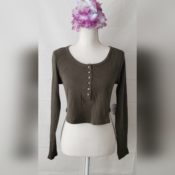 FULL CIRCLE TRENDS Crop Top - Picture 1 of 7